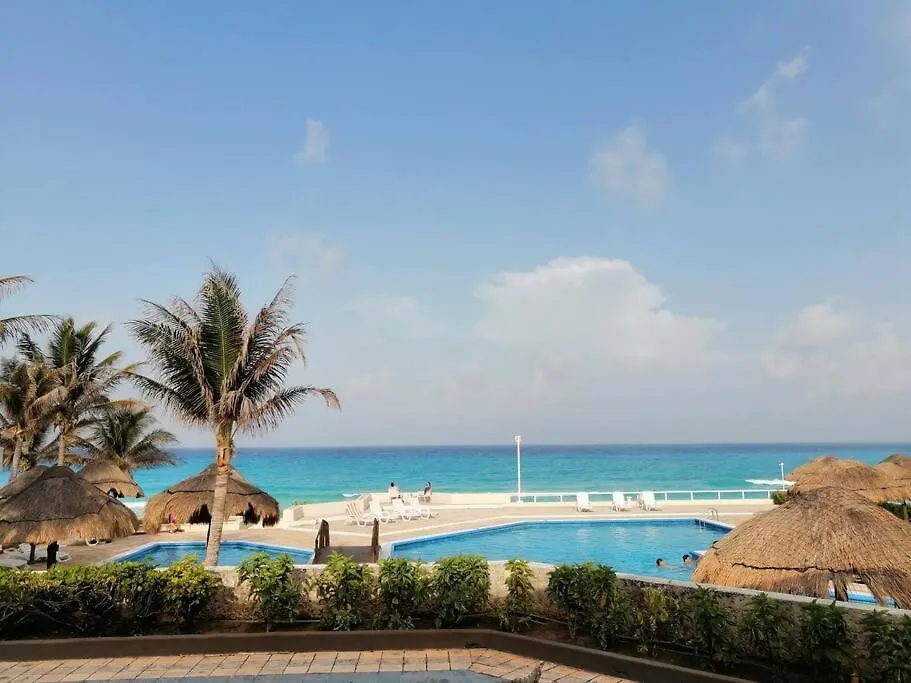 Apartment In Cancun Hotel Zone! 0*,  Mexico